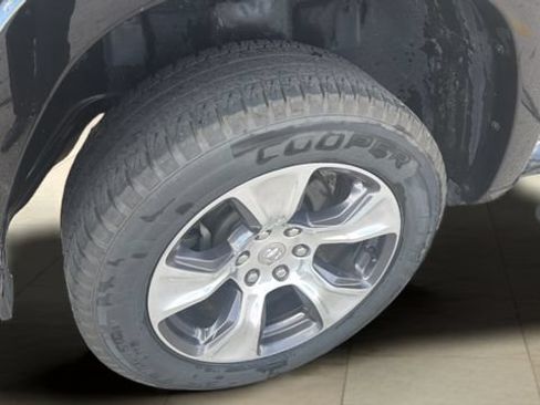 Used 2019 RAM 1500 Laramie AWD/4WD image 10