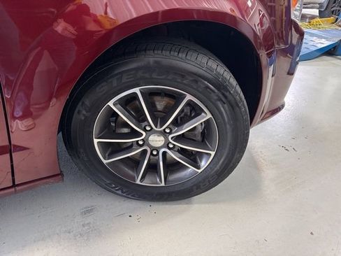 Used 2017 Dodge Grand Caravan SXT FWD image 39