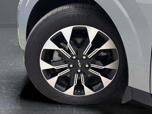Used 2024 Kia Carnival EX FWD image 38