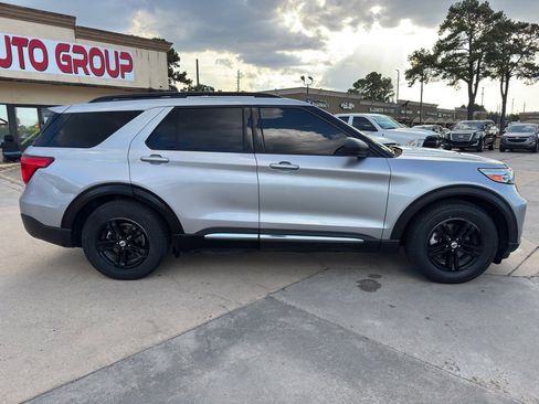 Used 2020 Ford Explorer XLT w/ Equipment Group 202A image 12