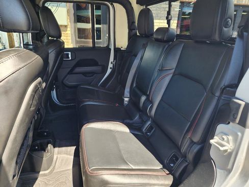 Used 2022 Jeep Gladiator Rubicon w/ Cold Weather Group AWD/4WD image 9