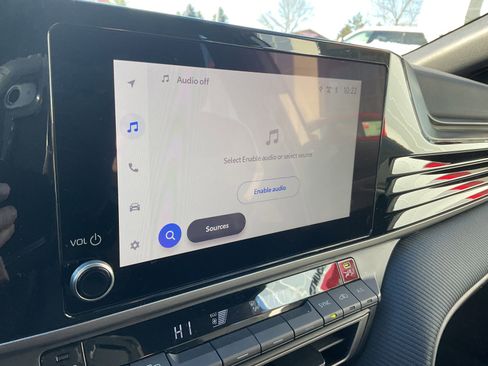 Used 2025 Toyota Camry SE image 26