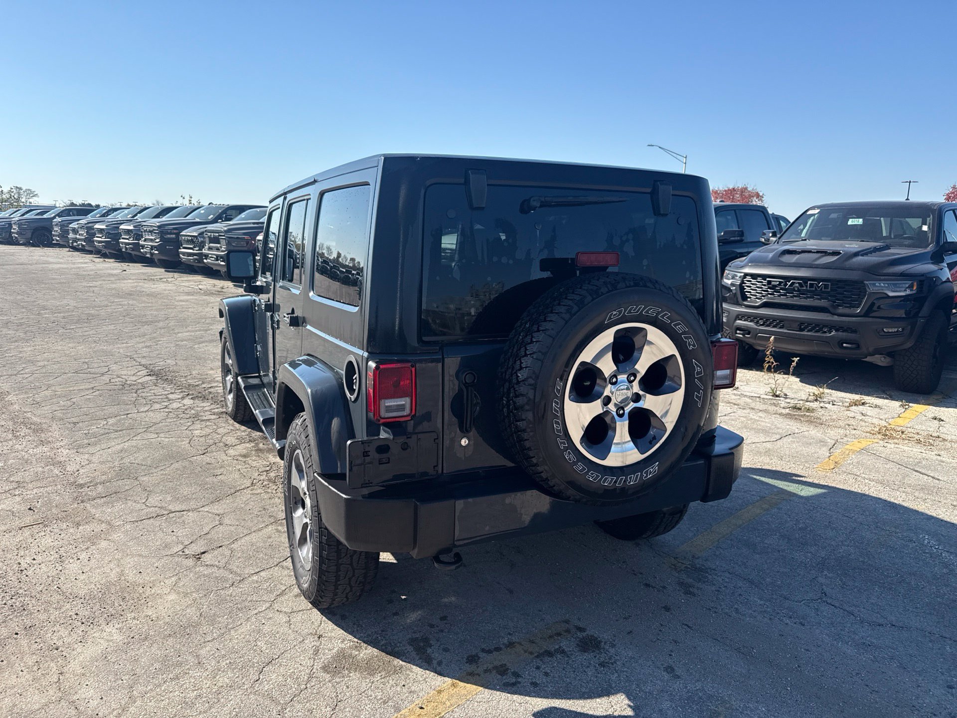 Used 2016 Jeep Wrangler Unlimited Sahara w/ Connectivity Group AWD/4WD image 8