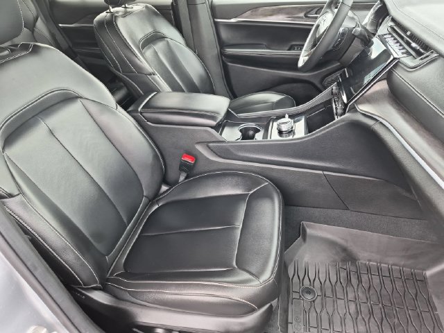 Used 2024 Jeep Grand Cherokee Limited AWD/4WD image 20