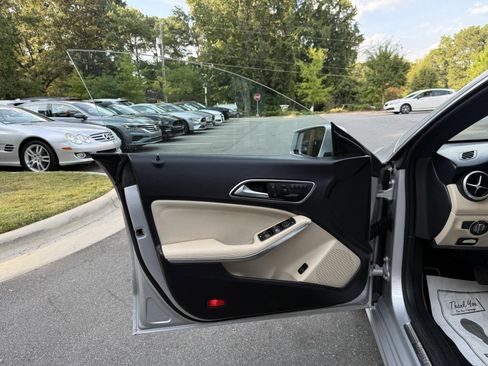 Used 2014 Mercedes-Benz CLA 250 image 13