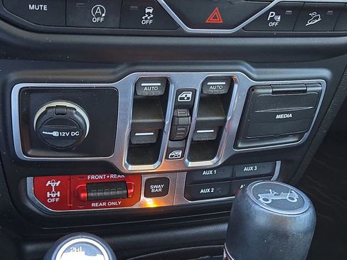 Used 2018 Jeep Wrangler Unlimited Rubicon image 23