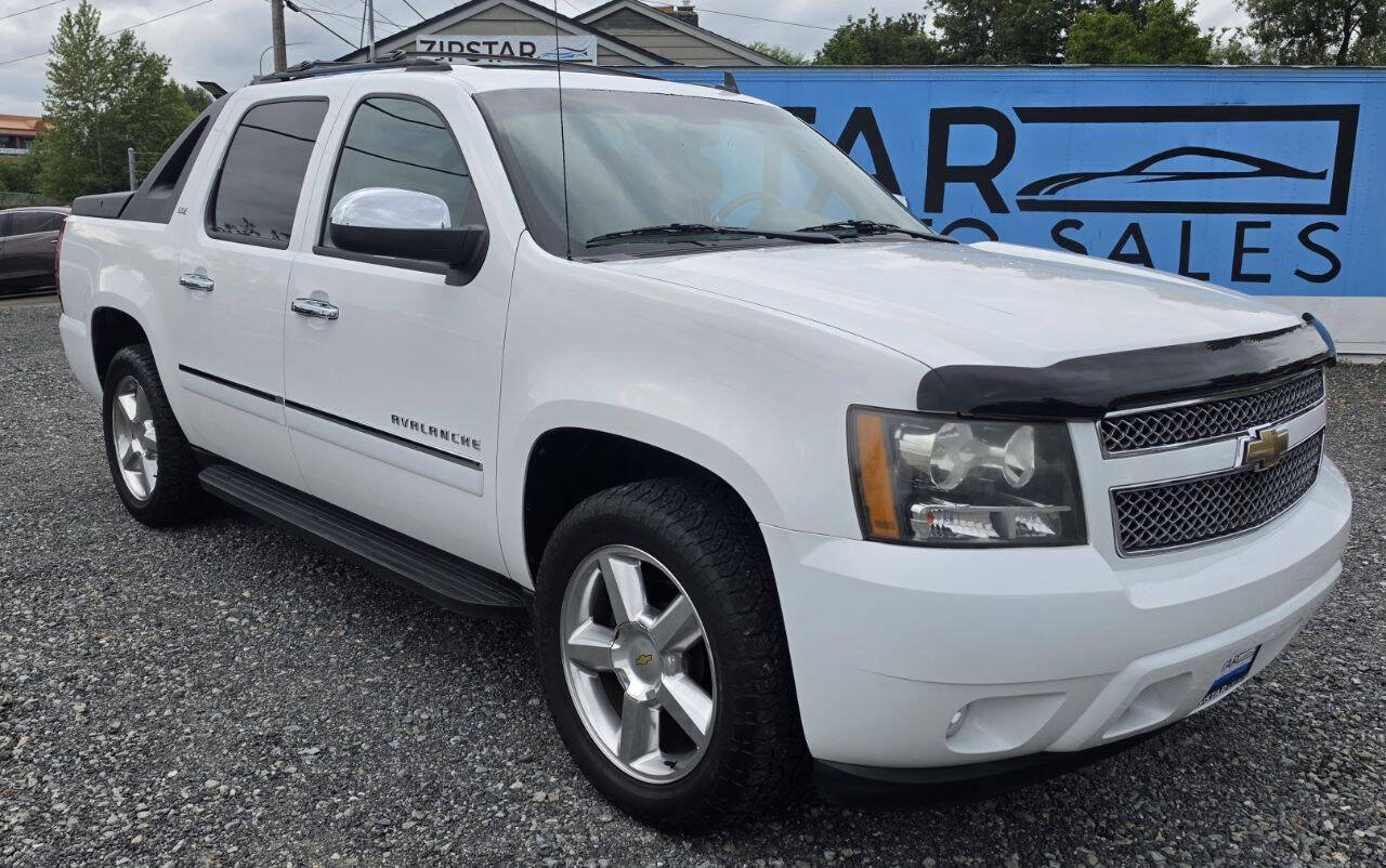 Used 2011 Chevrolet Avalanche LTZ AWD/4WD image 1