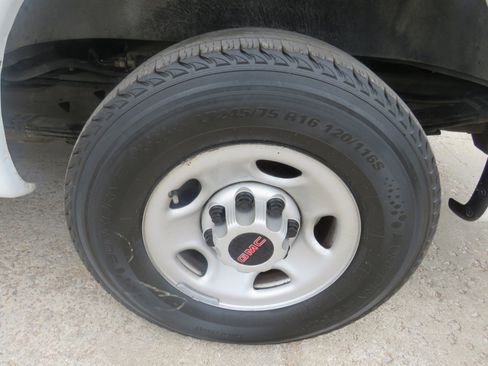 Used 2018 GMC Savana 2500 w/ Driver Convenience Package image 29