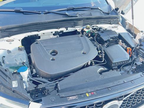 Used 2023 Volvo XC40 B5 Plus w/ Protection Package Premier image 28