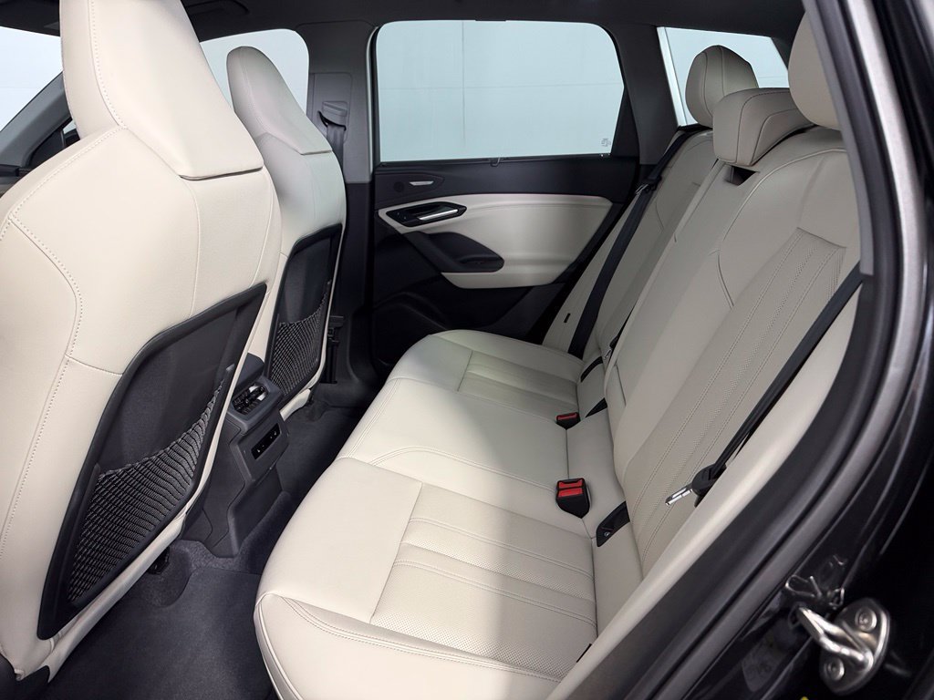 Used 2025 Audi Q6 e-tron Premium Plus w/ Premium Plus AWD/4WD image 19