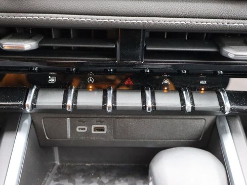 Used 2024 Chevrolet Colorado LT w/ LT Convenience Package III image 13