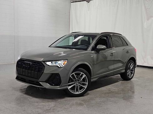 Used 2023 Audi Q3 2.0T Premium Plus w/ Premium Plus Package AWD/4WD image 2