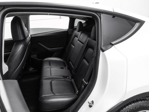 Used 2023 Tesla Model Y Long Range AWD/4WD image 30