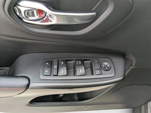 Used 2019 Jeep Cherokee Trailhawk w/ Comfort/Convenience Group image 10