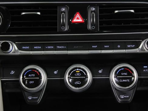 Used 2020 Genesis G70 2.0T w/ Elite Package image 20