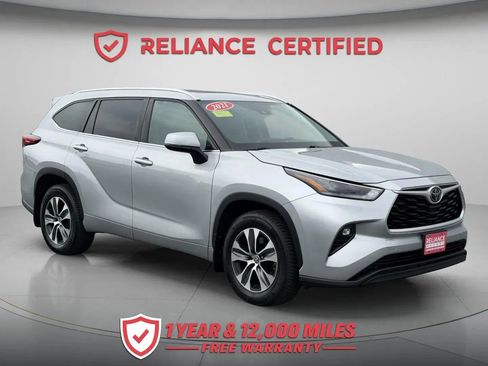 Used 2021 Toyota Highlander XLE AWD/4WD image 11