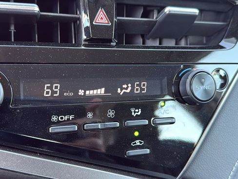 Used 2024 Toyota Camry SE FWD image 29