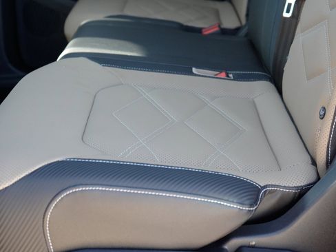 Used 2025 Volkswagen Atlas Cross Sport SE w/ Panoramic Sunroof Package image 37