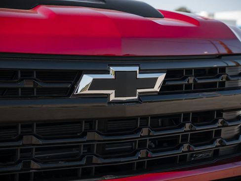 New 2026 Chevrolet Silverado 1500 LT Trail Boss w/ LPO, Dark Essentials Package AWD/4WD image 9