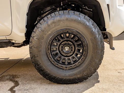 Used 2025 Toyota Tacoma TRD Sport w/ TRD Sport Upgrade Package AWD/4WD image 12