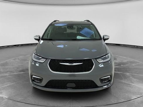 Used 2023 Chrysler Pacifica Limited FWD image 8