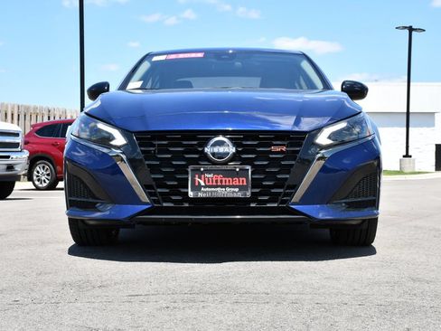 Used 2024 Nissan Altima 2.5 SR w/ SR Premium Package FWD image 2
