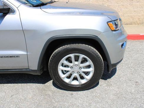 Used 2021 Jeep Grand Cherokee Laredo X RWD image 12