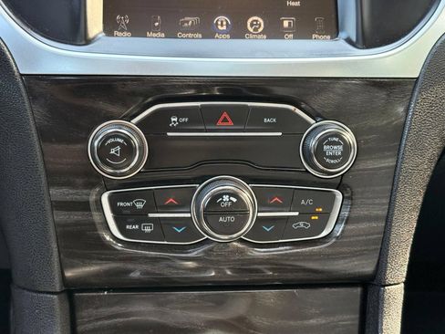 Used 2015 Chrysler 300 Limited RWD image 42