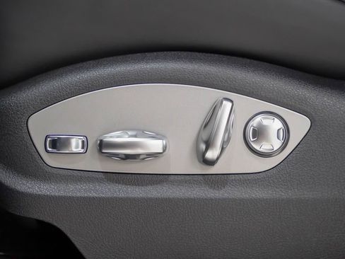 Used 2026 Porsche Macan AWD/4WD image 48