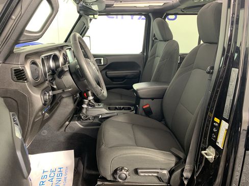 Used 2023 Jeep Wrangler Unlimited w/ Sun & Screen Package AWD/4WD image 12