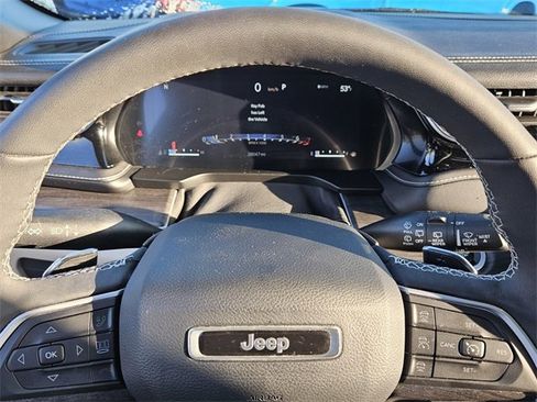 Used 2023 Jeep Grand Cherokee Limited w/ Luxury Tech Group II image 21