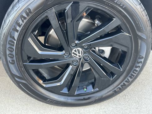 Used 2023 Volkswagen Atlas SE w/ Black Wheel Package image 12