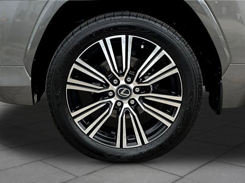 Used 2024 Lexus LX 600 4WD w/ Luxury Package image 11