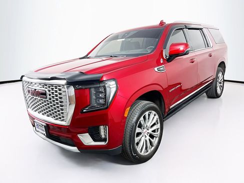Used 2021 GMC Yukon XL Denali w/ Denali Premium Package AWD/4WD image 3