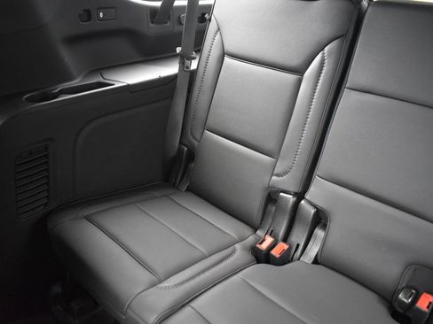 Used 2021 GMC Yukon XL Denali w/ Denali Premium Package image 32