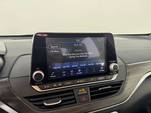 Used 2024 Nissan Altima 2.5 SV image 13