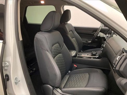 Certified 2024 Nissan Pathfinder SV image 5