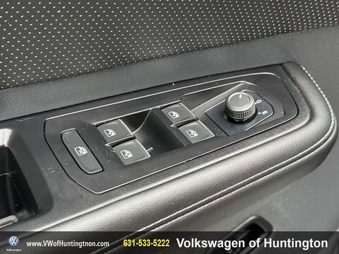 Certified 2025 Volkswagen Atlas SE image 17