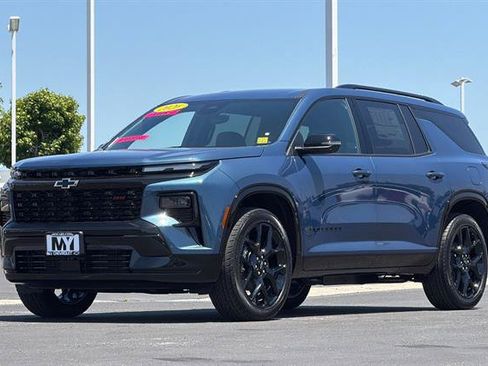 New 2026 Chevrolet Traverse RS w/ LPO, Floor Liner Package AWD/4WD image 8