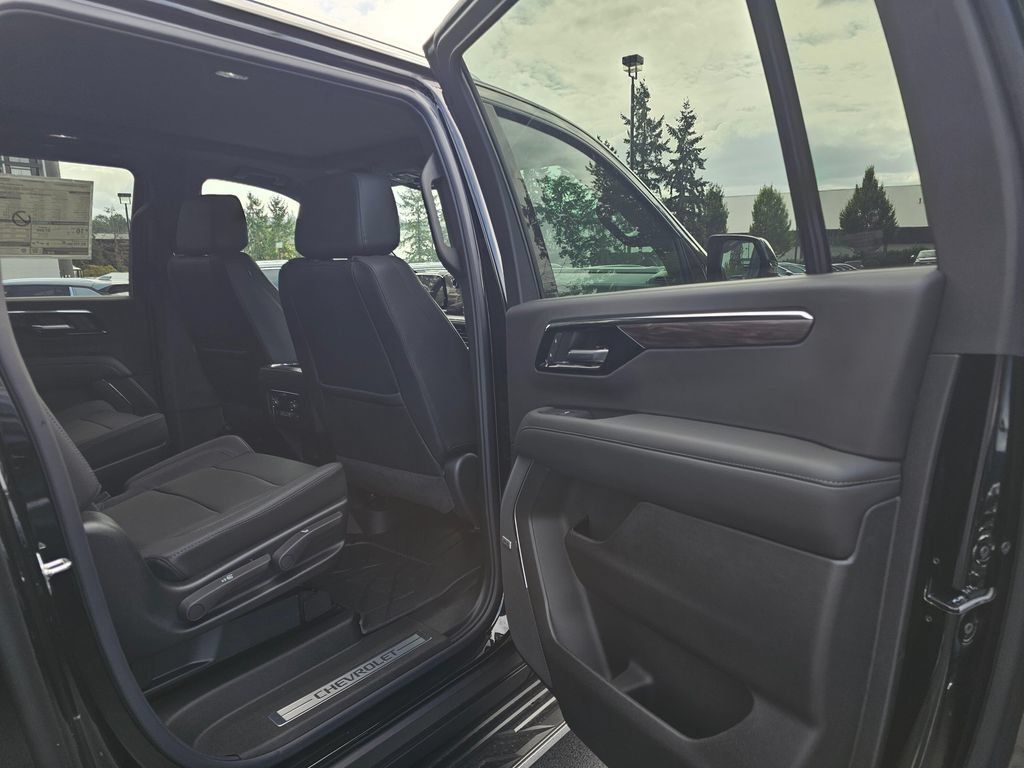 New 2026 Chevrolet Suburban LT w/ Comfort Package AWD/4WD image 15