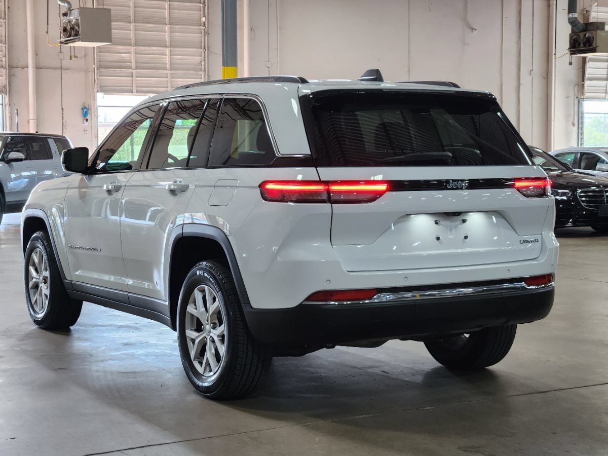 Used 2022 Jeep Grand Cherokee Limited RWD image 11