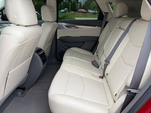 Used 2025 Cadillac XT5 Premium Luxury AWD/4WD image 9