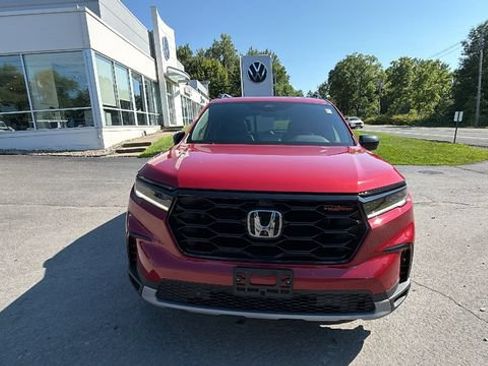 Used 2023 Honda Pilot TrailSport image 2
