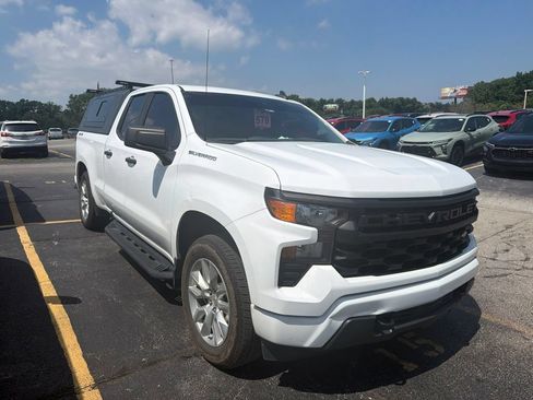 Used 2023 Chevrolet Silverado 1500 Custom AWD/4WD image 2