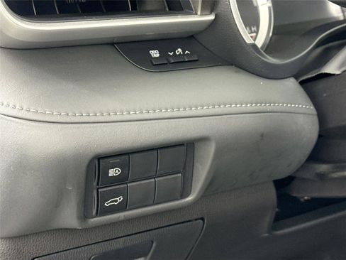 Used 2025 Toyota Highlander XLE image 16