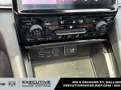 Used 2023 Jeep Grand Cherokee L Limited w/ Luxury Tech Group II AWD/4WD image 18