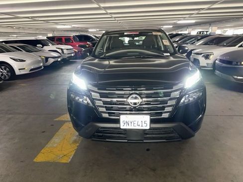 Used 2024 Nissan Rogue S image 25