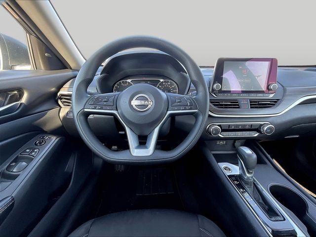 Used 2025 Nissan Altima 2.5 SV FWD image 10