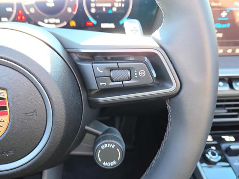 Certified 2025 Porsche 911 Carrera image 23