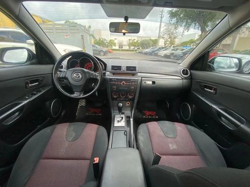 Used 2005 MAZDA MAZDA3 s w/ Moonroof & 6-CD Pkg FWD image 10